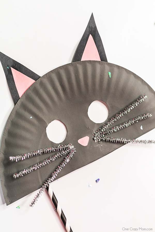 Animal paper plate masks are so simple and you probably already have all that you need at home! These are so easy that the kids can make several masks. Animal paper plate masks are so simple and you probably already have all that you need at home! These are so easy that the kids can make several masks.