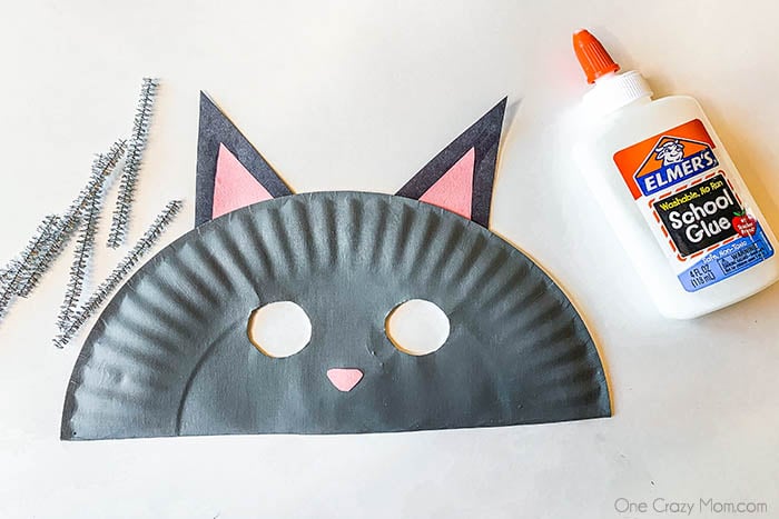 Animal paper plate masks are so simple and you probably already have all that you need at home! These are so easy that the kids can make several masks. Animal paper plate masks are so simple and you probably already have all that you need at home! These are so easy that the kids can make several masks.