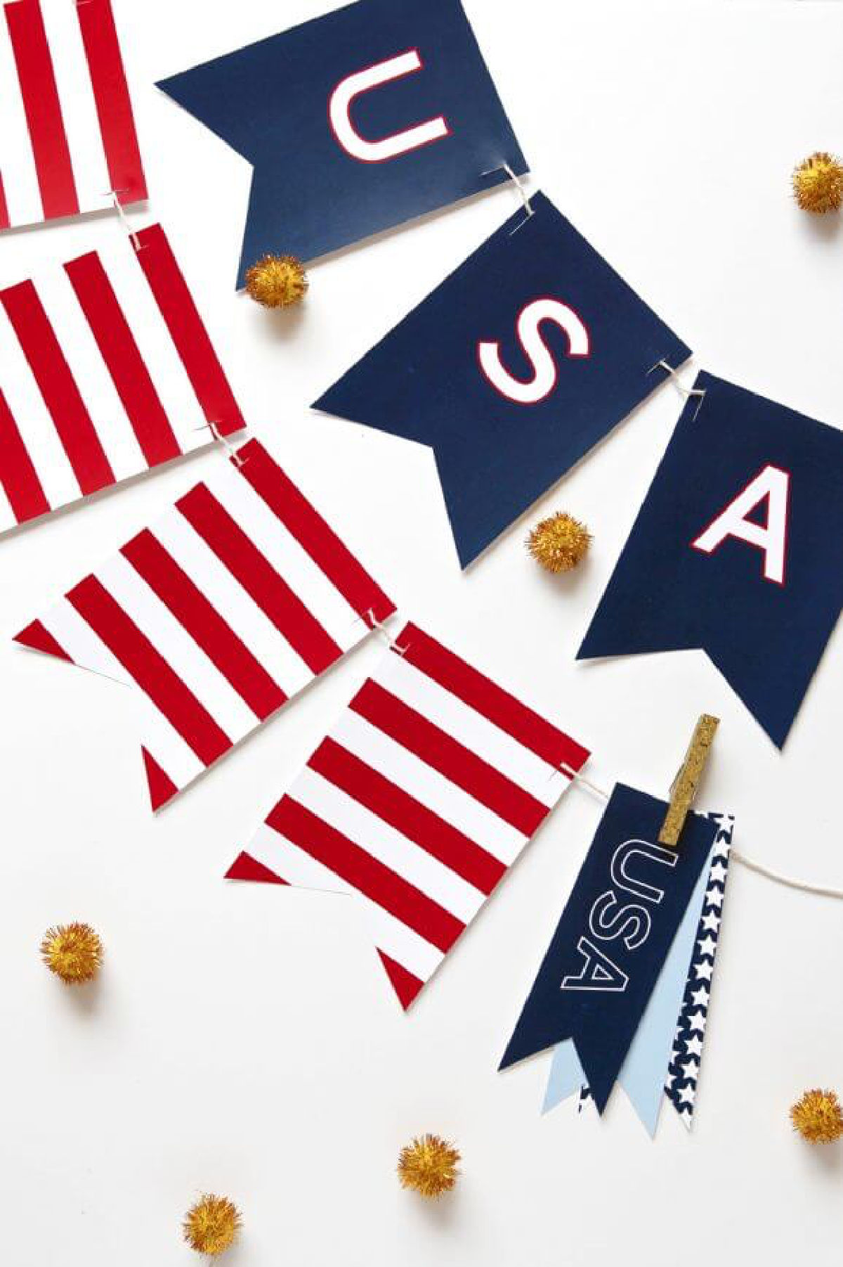 Use one of these free 4th of july printables to decorate your home for less. These patriotic 4th of July printables are easy to print for your home. Grab an inexpensive frame for fourth of july printables and you are set! July 4th Banner displayed and ready to use.