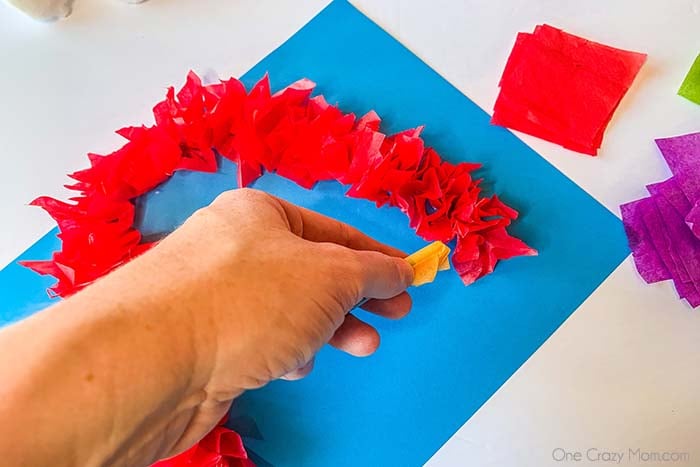 Make this colorful rainbow tissue paper craft for the perfect indoor activity. Easy rainbow crafts are so fun and a great learning activity. Make this colorful rainbow tissue paper craft for the perfect indoor activity. Easy rainbow crafts are so fun and a great learning activity.