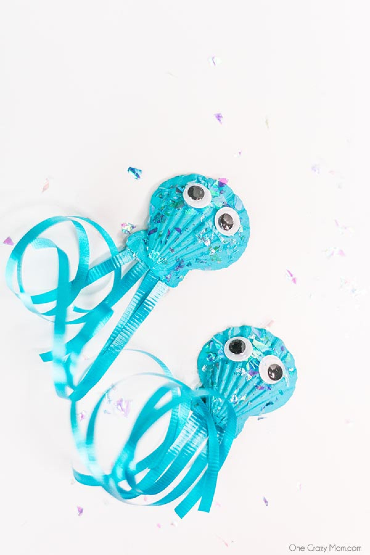 This DIY Jellyfish Seashell Craft is the perfect craft to do during the summer. Keep the kiddos busy with this inexpensive and simple seashell craft. This DIY Jellyfish Seashell Craft is the perfect craft to do during the summer. Keep the kiddos busy with this inexpensive and simple seashell craft.