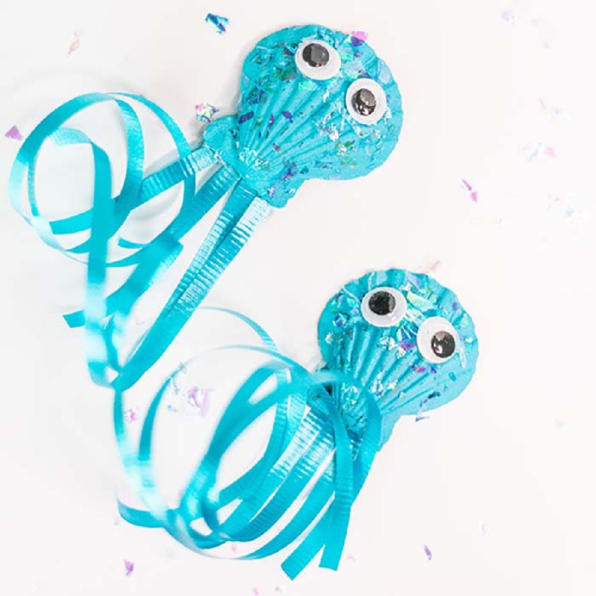 This DIY Jellyfish Seashell Craft is the perfect craft to do during the summer. Keep the kiddos busy with this inexpensive and simple seashell craft.