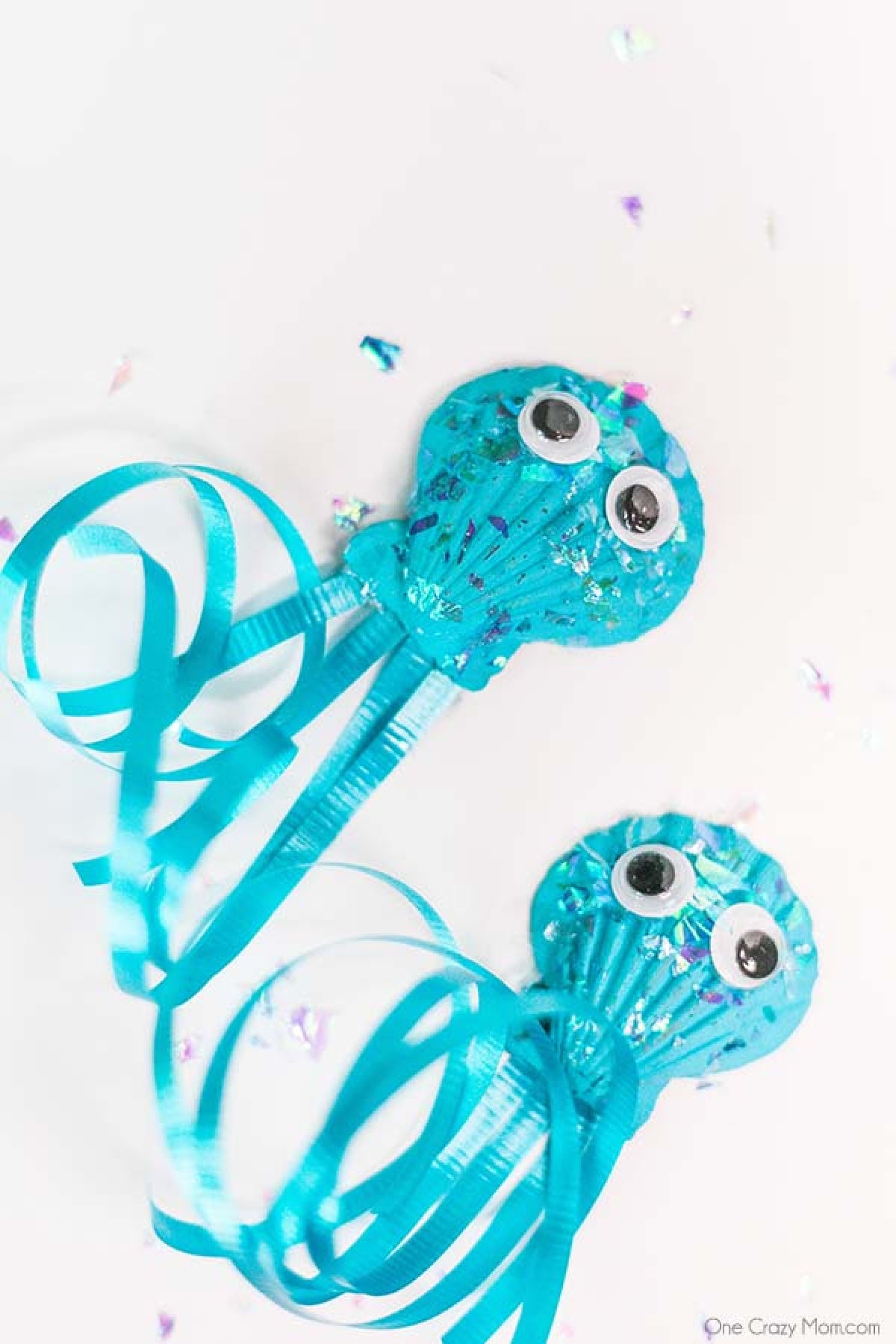 This DIY Jellyfish Seashell Craft is the perfect craft to do during the summer. Keep the kiddos busy with this inexpensive and simple seashell craft. This DIY Jellyfish Seashell Craft is the perfect craft to do during the summer. Keep the kiddos busy with this inexpensive and simple seashell craft.