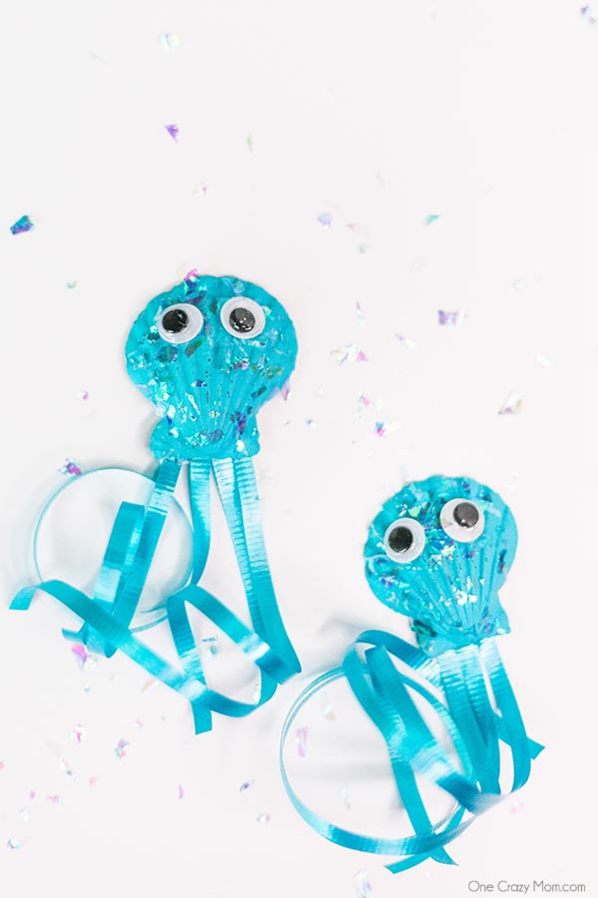 This DIY Jellyfish Seashell Craft is the perfect craft to do during the summer. Keep the kiddos busy with this inexpensive and simple seashell craft. This DIY Jellyfish Seashell Craft is the perfect craft to do during the summer. Keep the kiddos busy with this inexpensive and simple seashell craft.