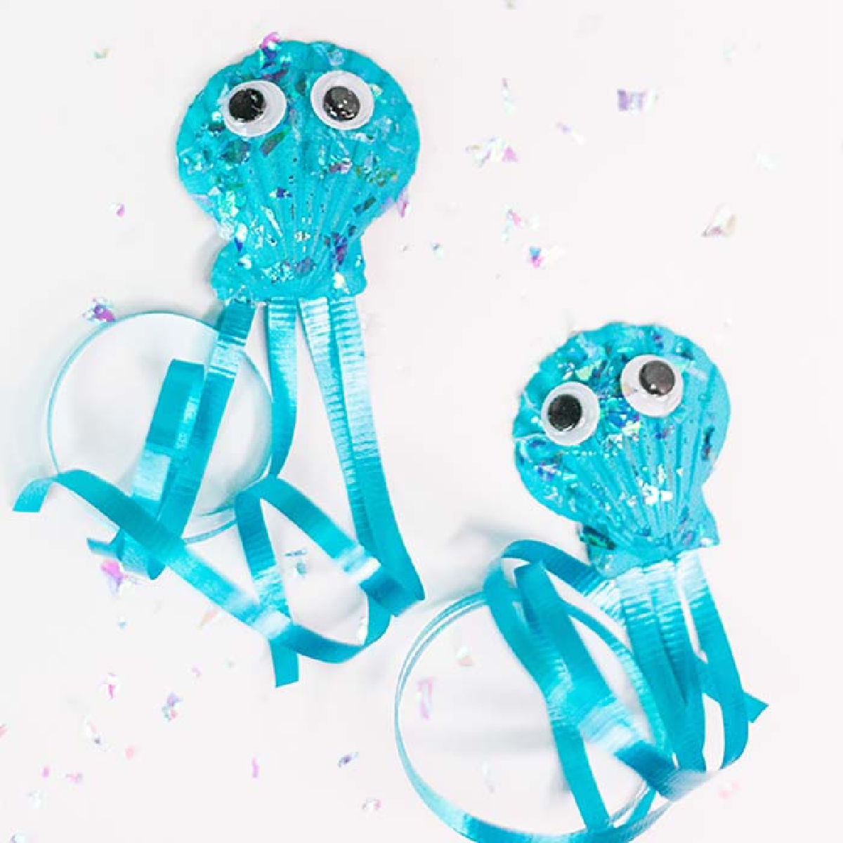 This DIY Jellyfish Seashell Craft is the perfect craft to do during the summer. Keep the kiddos busy with this inexpensive and simple seashell craft. This DIY Jellyfish Seashell Craft is the perfect craft to do during the summer. Keep the kiddos busy with this inexpensive and simple seashell craft.