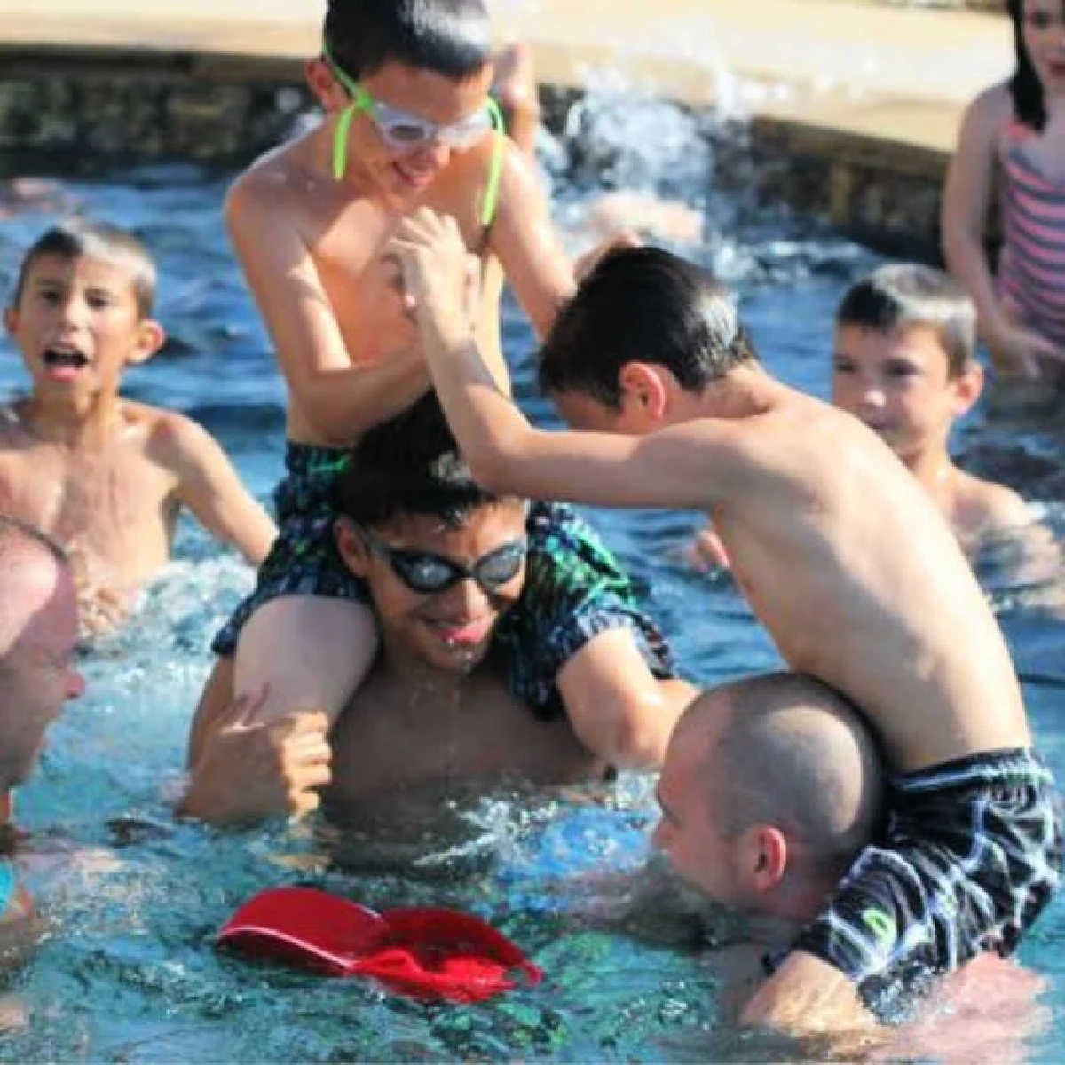 We have some great Swimming Pool Games that won't cost a thing. These games are great for all ages and your entire family will have a blast. Kids playing in the pool.