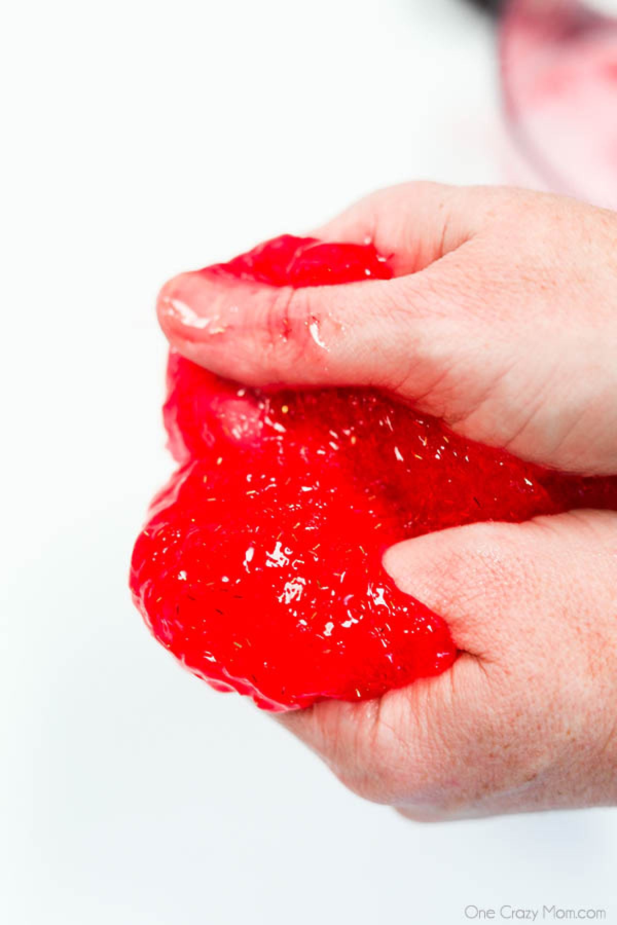 Learn how to make slime without borax. We have 2 great ways to make slime and the kids will love it! Plus, this is so easy.