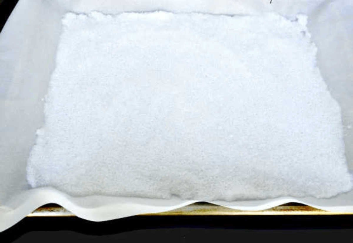Try this easy homemade bath soak recipe. Homemade bath salts are easy to make with essential oils. This Homemade bath salt recipe with epsom is the best for sore muscles and make the perfect gifts for Christmas for mom or for kids! Learn how to make these DIY natural bath soak that is great for Christmas gifts too! #onecrazymom #bathsalt #DIYrecipes #DIYgifts