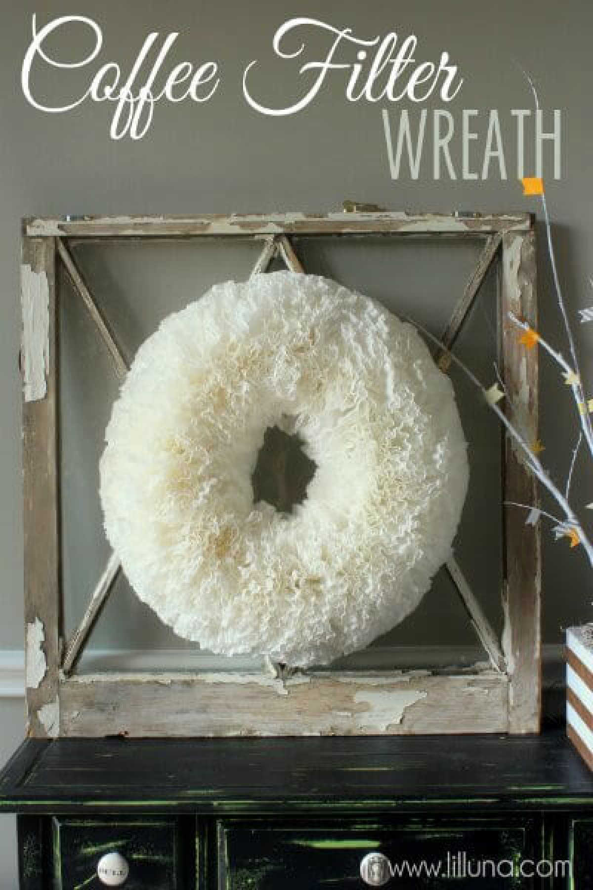 Make your home festive with these easy Christmas wreath decorating ideas. Find 15 DIY Christmas wreath ideas sure to make your home festive for Christmas.