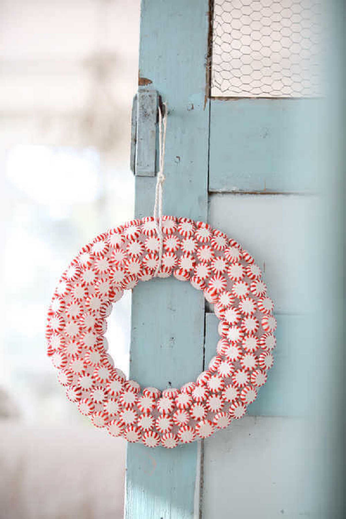 Make your home festive with these easy Christmas wreath decorating ideas. Find 15 DIY Christmas wreath ideas sure to make your home festive for Christmas.