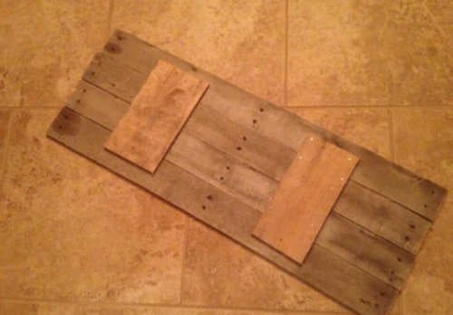 The back of a pallet sign.