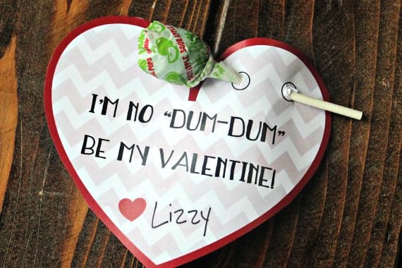 Free printable Valentines for kids - Don't be a dum-dum valentine is the cutest homemade Valentines for kids! They are perfect for children to make. Photo of I'm no Dum Dum heart printable with dum dum attached.