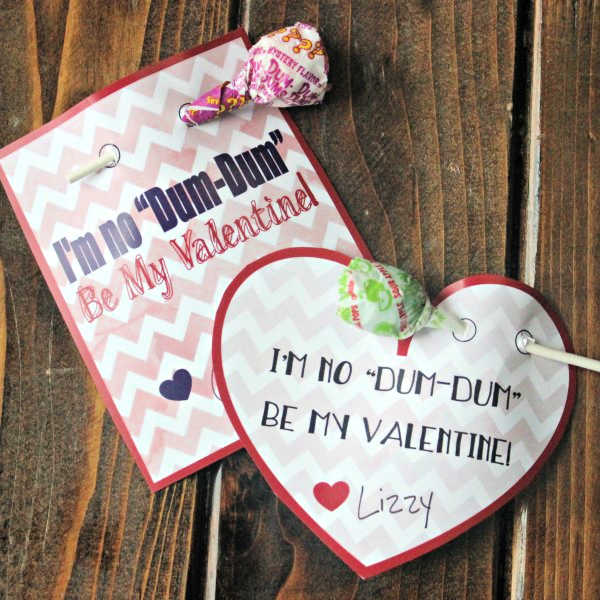 Free printable Valentines for kids - Don't be a dum-dum valentine is the cutest homemade Valentines for kids! They are perfect for children to make. Photo of I'm no Dum Dum rectangle and heart printable with dum dum attached.