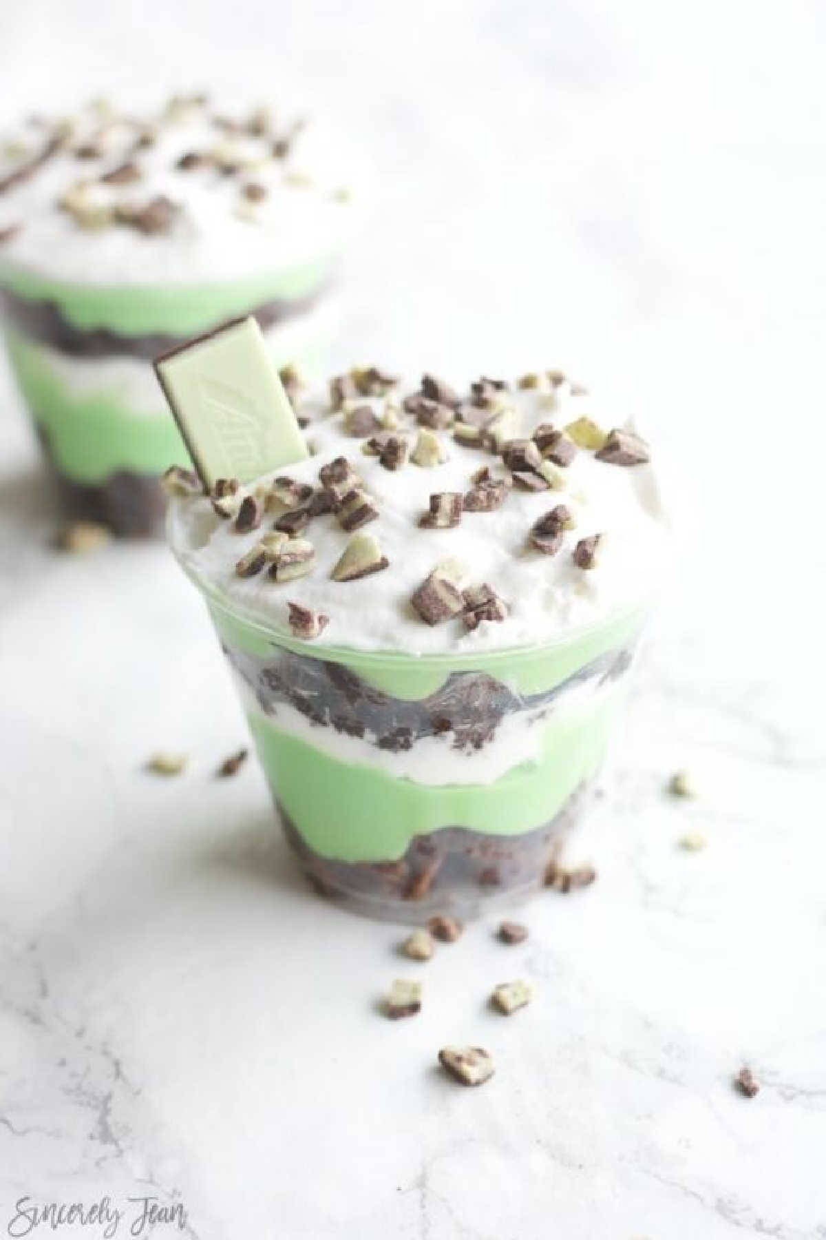 Everyone will love these fun St. Patrick's Day desserts. Find over 15 easy St Patrick's Day Desserts. Festive desserts and snack ideas sure to be a hit.