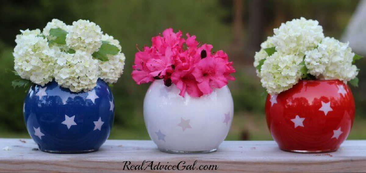 We have simple and easy 4th of July decorations. All you need is some red, white, blue, and a little creativity to make these amazing patriotic decorations.