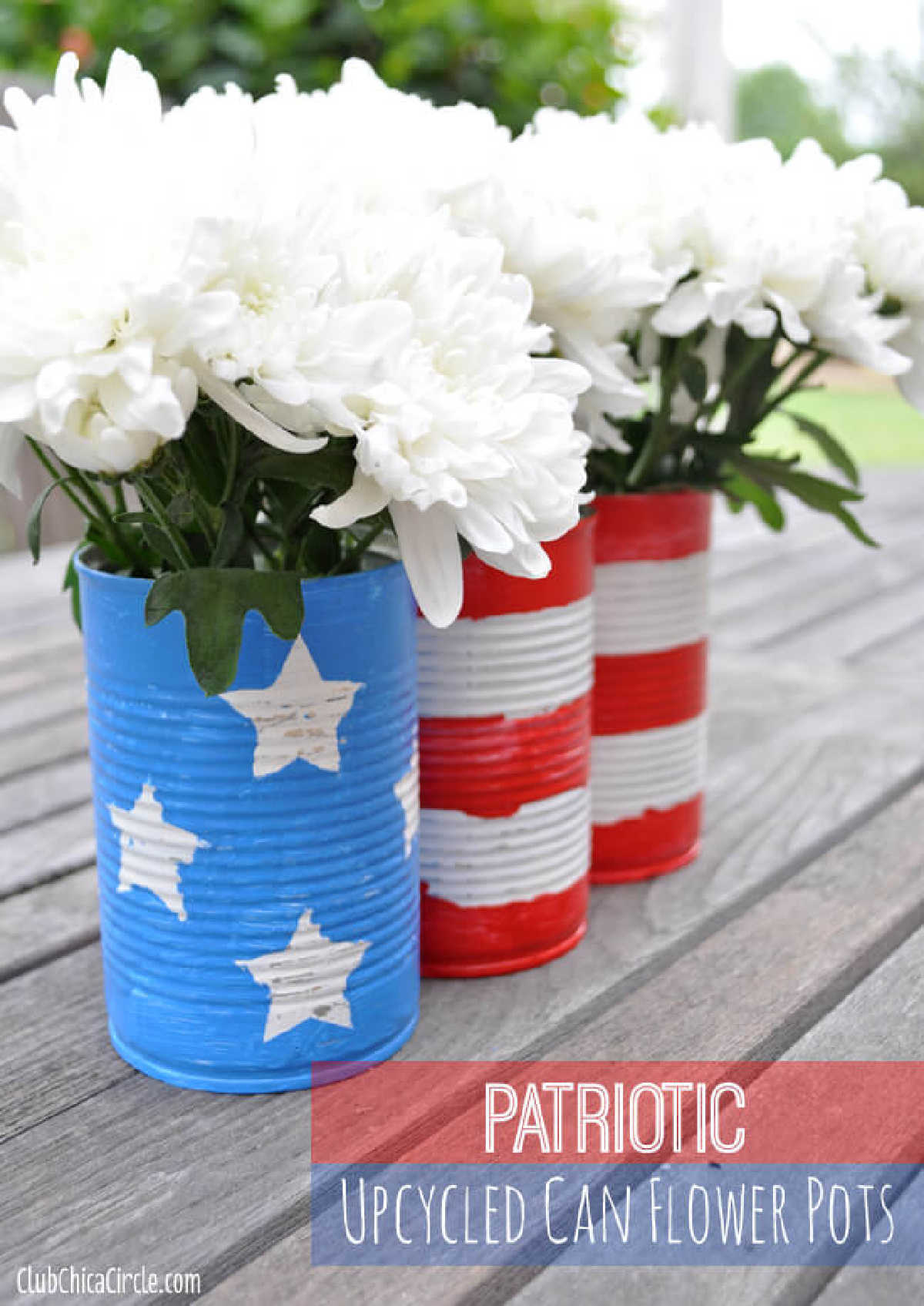 We have simple and easy 4th of July decorations. All you need is some red, white, blue, and a little creativity to make these amazing patriotic decorations.