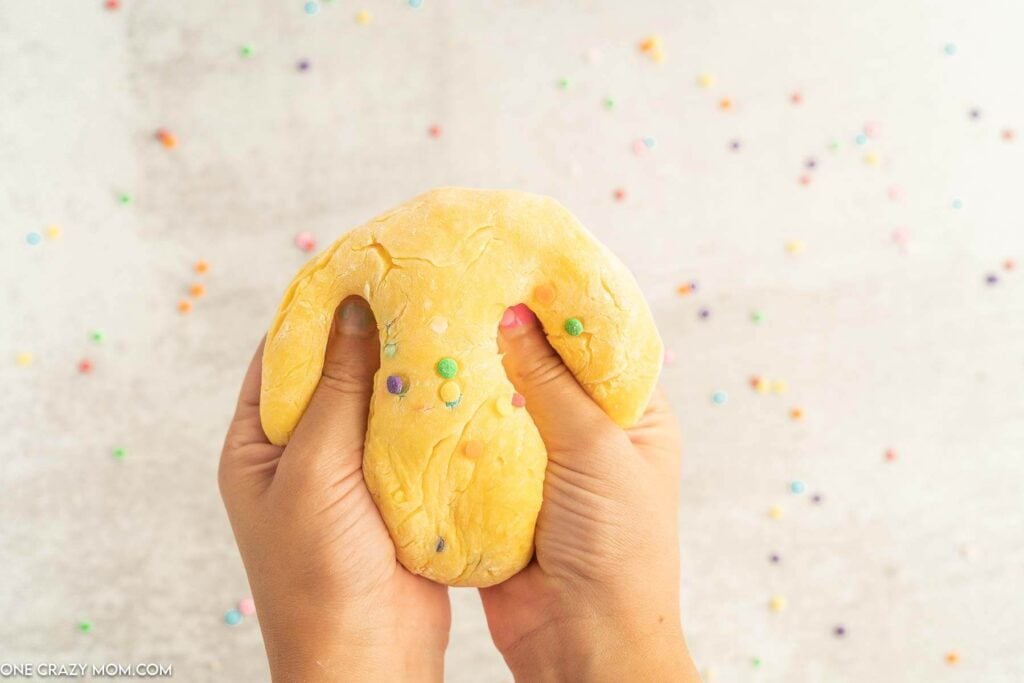 Pudding slime in hands.