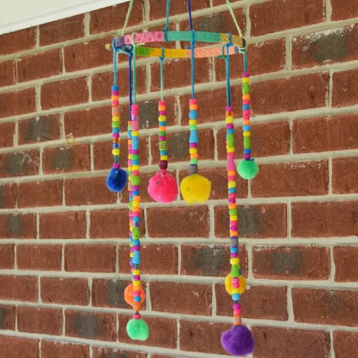 DIY wind chimes are really simple to make. Learn how to make wind chimes. It's so simple and easy. Everyone will have a blast making these pretty wind chimes. DIY Wind Chimes hanging.