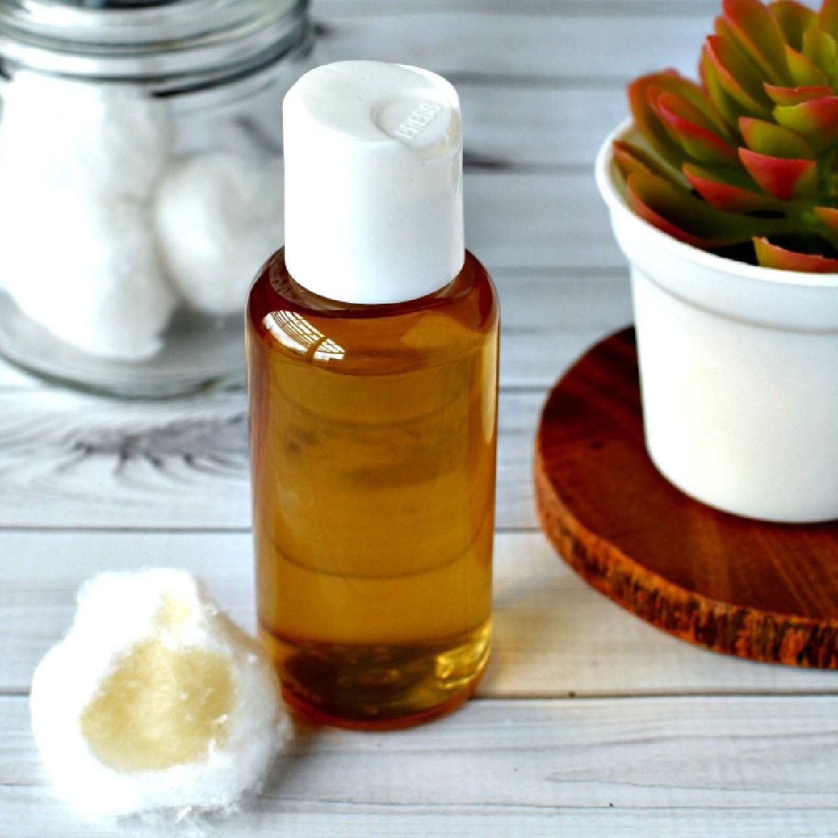 How to make the Best Tea Tree Oil Face Toner. This DIY Face Toner is easy to make and frugal. Tea Tree Oil for acne is great for all skin types. How to make the Best Tea Tree Oil Face Toner. This DIY Face Toner is easy to make and frugal. Tea Tree Oil for acne is great for all skin types.