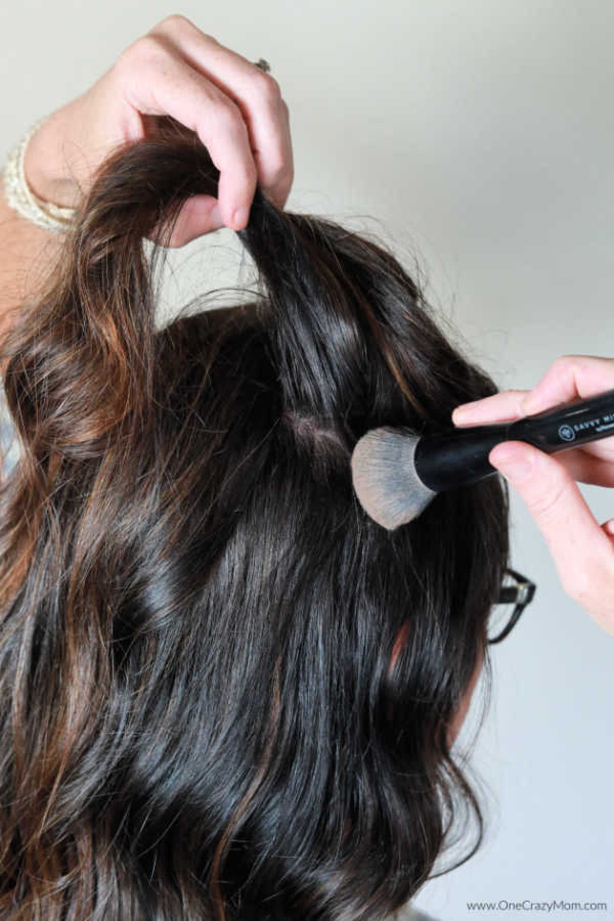 Learn how to use dry shampoo and it will change your mornings! We have the best tips to apply dry shampoo that will have your hair looking refreshed.
